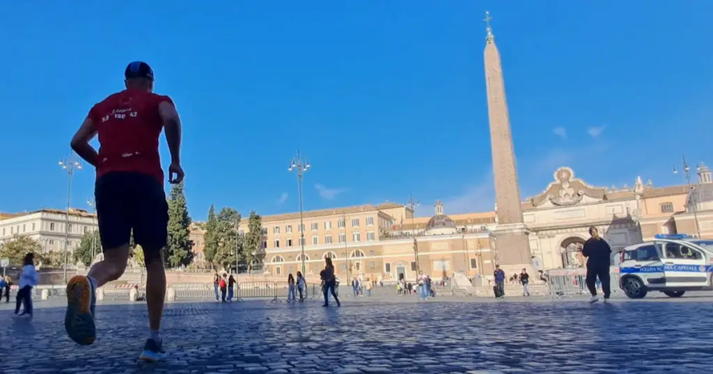 laufen am piazza del popolo