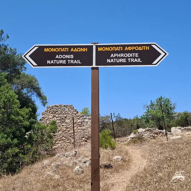 wegweiser aphrodite nature trail und adonis nature trail