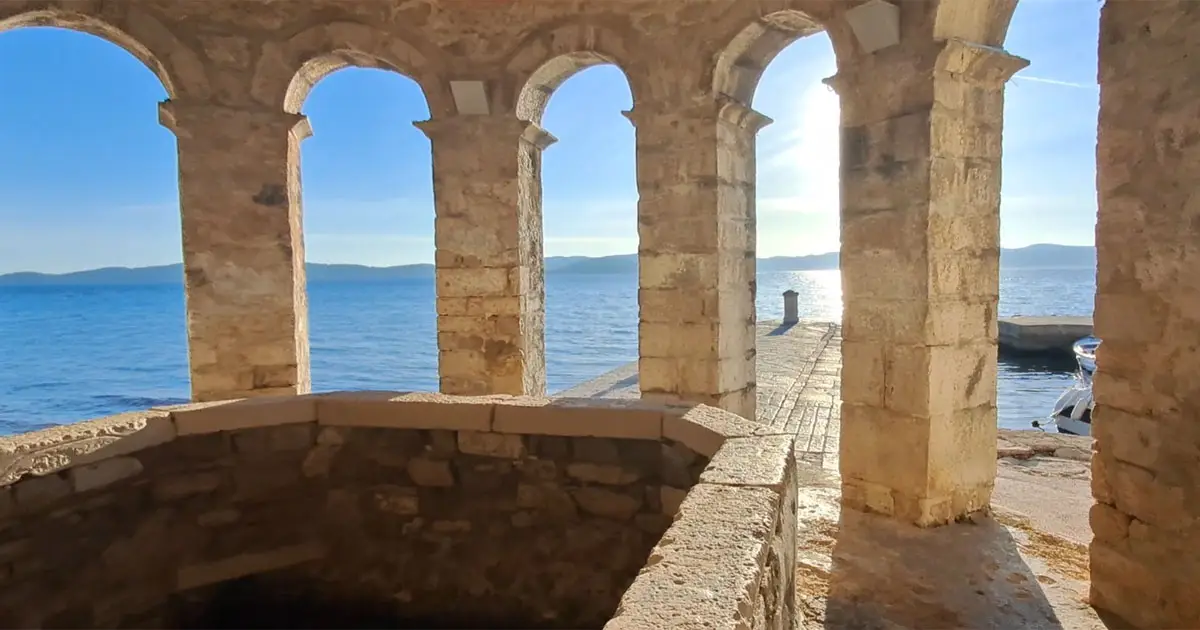 kaiserbrunnen zadar innenansicht