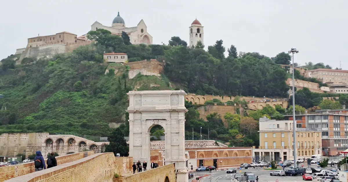 cattedrale di san ciriaco - arco di traiano ancona
